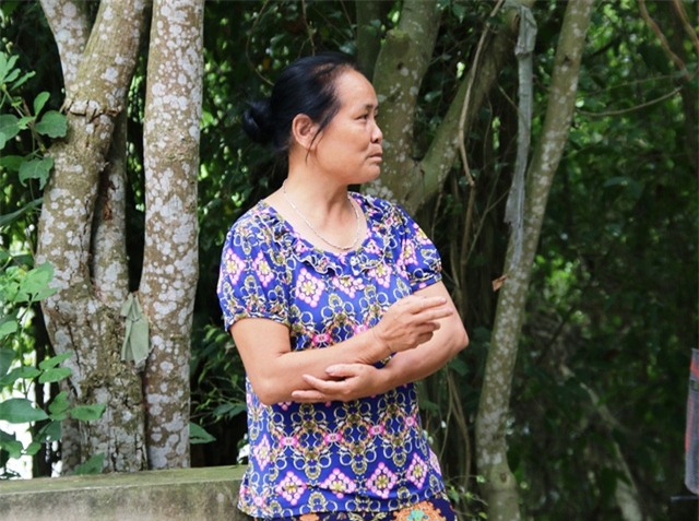 Bà Trần Thị Mai, hàng xóm bà Mến thuê đất vườn trồng trọt cũng bị em chồng bà Mến phá sạch cây cối