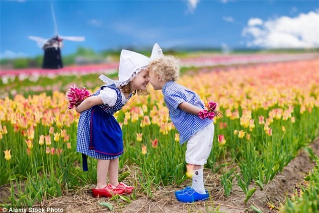 Mẹ Anh và mẹ Mỹ tiết lộ lý do trẻ em Hà Lan luôn hạnh phúc nhất thế giới - Ảnh 4.