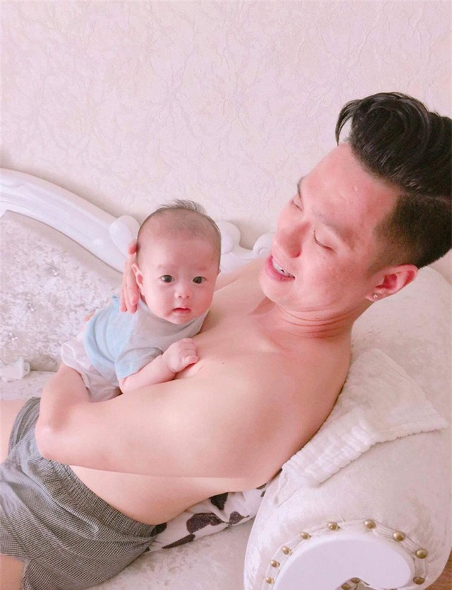 Việt Anh và con trai