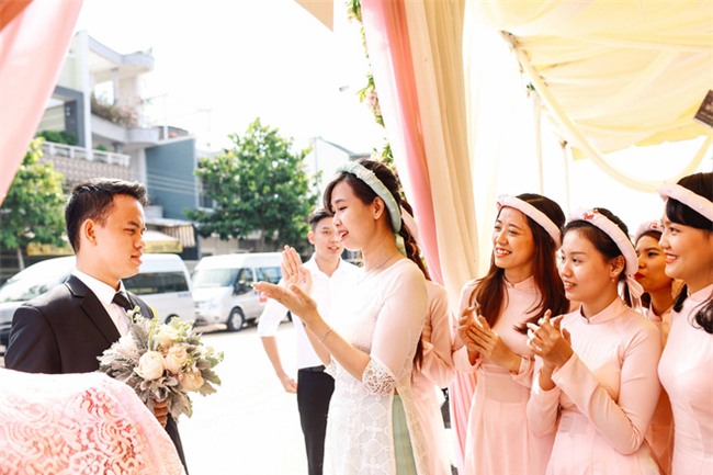 Đám hỏi “màu hường” yêu không để đâu cho hết của cặp đôi bạn học thuở ô mai - Ảnh 24.