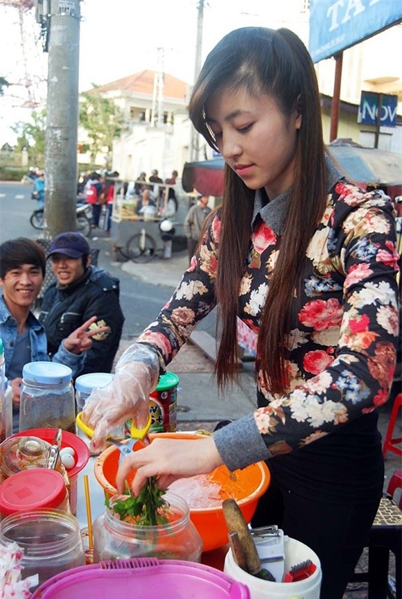 Hot girl bánh tráng trộn Bảo Chi ngày ấy