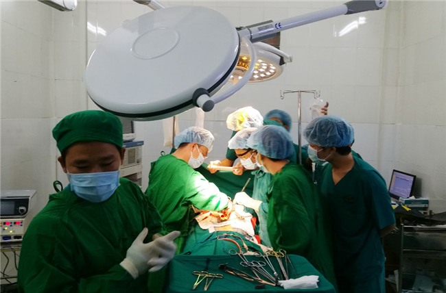 vỡ tim, tai nạn giao thông, bệnh viện quận Thủ Đức, phẫu thuật, bác sĩ