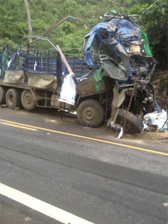 Người sống sót duy nhất vụ xe tải đâm vào núi: Người dân mang cả công nông đến hôi của - Ảnh 2.