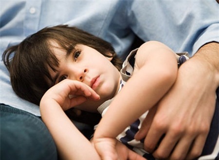 Bang hoang phat hien su that phia sau thai do cua vo voi con rieng