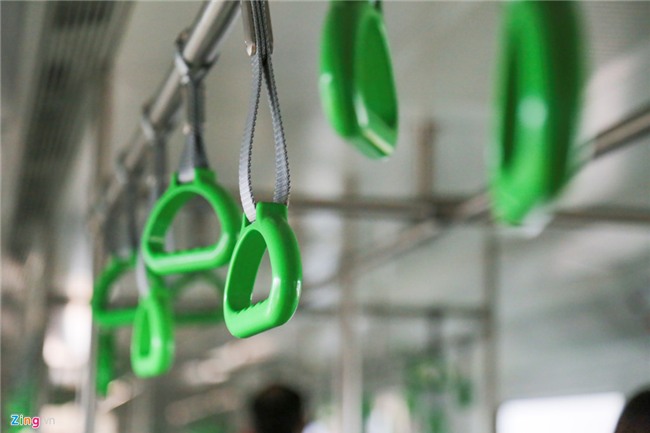 Nguoi dan do xo xem doan tau tren cao dau tien tai Viet Nam hinh anh 9