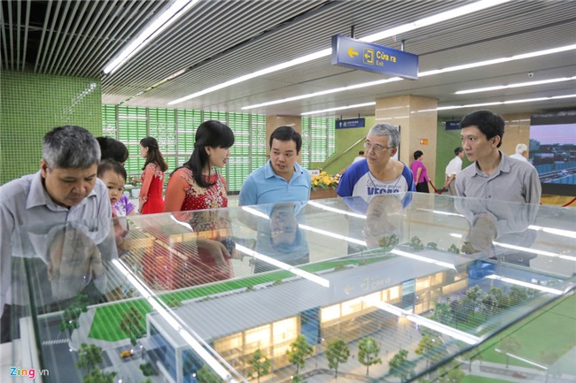 Nguoi dan do xo xem doan tau tren cao dau tien tai Viet Nam hinh anh 15