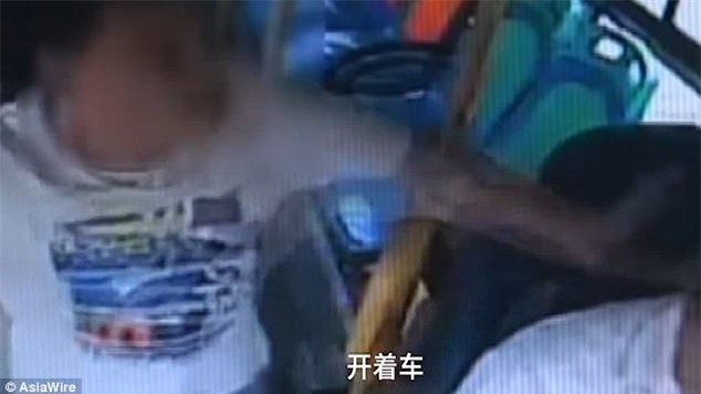 Không được dừng đỗ theo ý muốn, nam hành khách đánh đập dã man vị tài xế xe buýt - Ảnh 3.