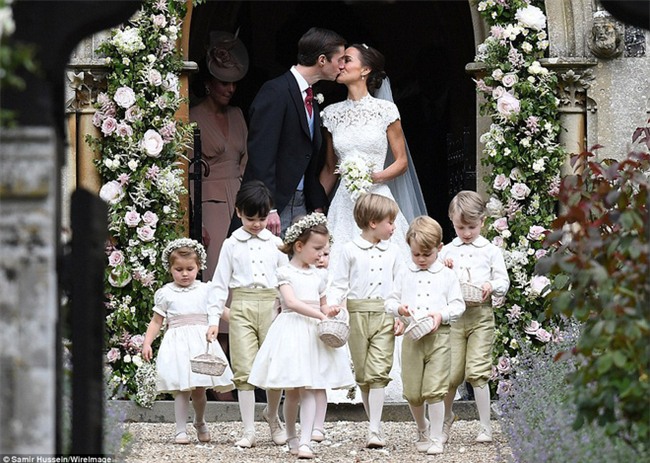 Hoàng tử nhí George và em gái cực đáng yêu trong vai trò phù dâu cho dì Pippa Middleton - Ảnh 10.
