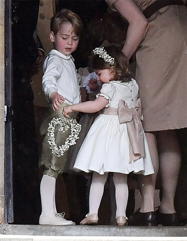 Hoàng tử nhí George và em gái cực đáng yêu trong vai trò phù dâu cho dì Pippa Middleton - Ảnh 3.