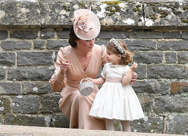 Hoàng tử nhí George và em gái cực đáng yêu trong vai trò phù dâu cho dì Pippa Middleton - Ảnh 9.
