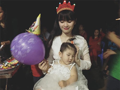 me nuoi 9x to chuc sinh nhat 2 tuoi hoanh trang cho be gai lao cai, tiet lo nguoi that su cham soc be - 2