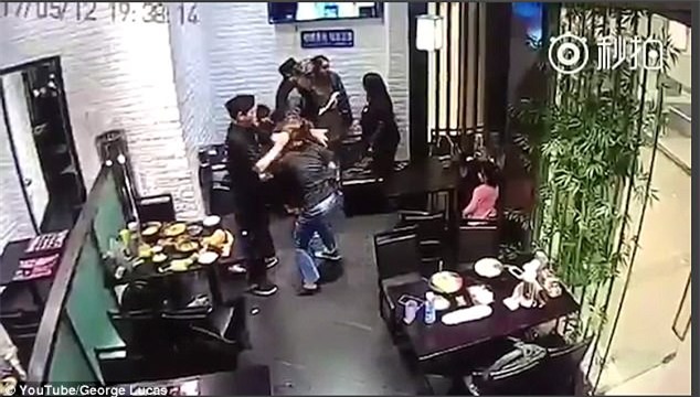 Cô gái hành hung bé gái 4 tuổi ngay giữa nhà hàng vì dám làm hỏng bầu không khí lãng mạn của buổi hẹn hò - Ảnh 5.