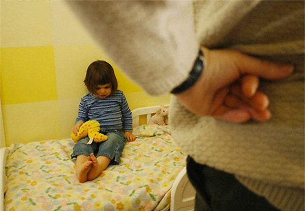 Dù có tức giận cỡ nào, cha mẹ không được đánh con trong 3 độ tuổi này - Ảnh 1.