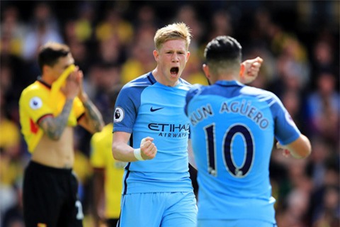 Aguero tỏa sáng với cú đúp bàn thắng