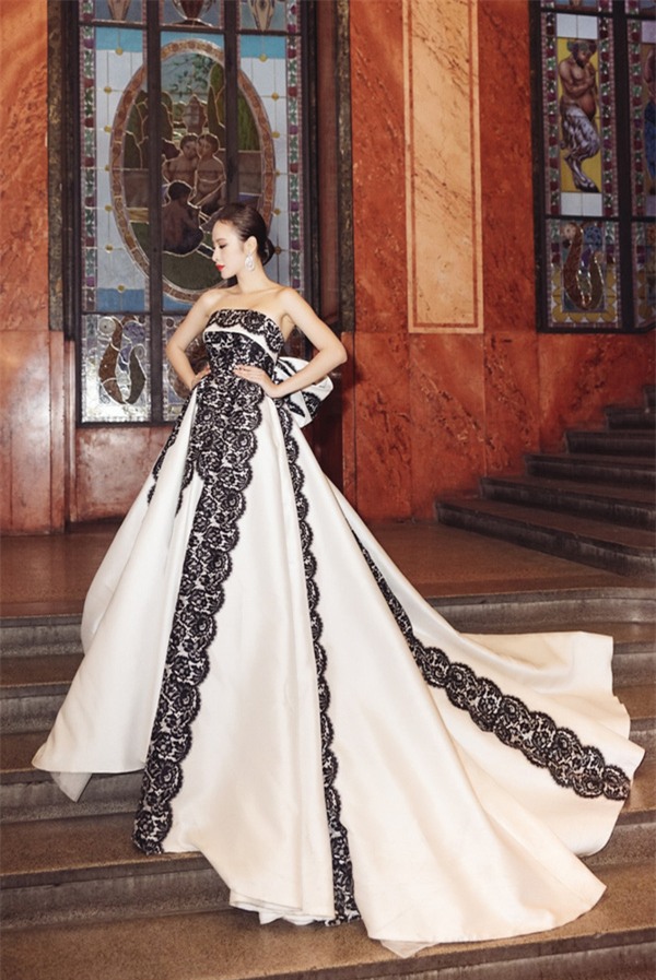 Váy của NTK Việt được các người đẹp mặc trên thảm đỏ quốc tế làm nức lòng khán giả quê nhà - Ảnh 7.