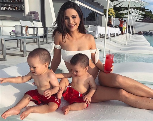 Ba me hai con duoc menh danh 'sexy nhat mang xa hoi' hinh anh 1