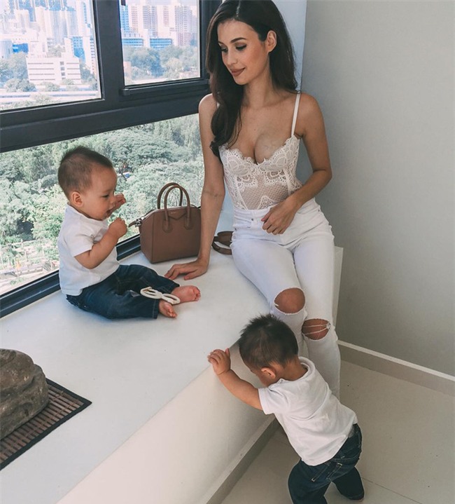 Bà mẹ bỉm sữa Singapore gây sốt mạng xã hội Việt với vẻ đẹp quá gợi cảm, về dáng chỉ 3 tuần sau khi sinh đôi - Ảnh 15.
