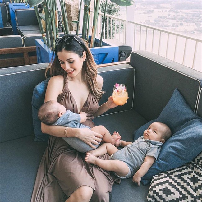 Bà mẹ bỉm sữa Singapore gây sốt mạng xã hội Việt với vẻ đẹp quá gợi cảm, về dáng chỉ 3 tuần sau khi sinh đôi - Ảnh 19.