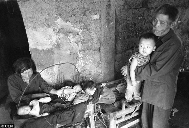 Bà cụ nhặt rác cưu mang hơn 30 đứa trẻ bị bỏ rơi: “Rác chúng tôi còn nhặt, huống hồ là người?” - Ảnh 1.