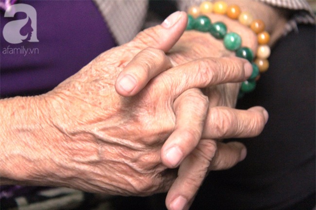 Cảm thương cảnh bà lão bệnh tật, lượm ve chai nuôi cháu mồ côi - Ảnh 11.