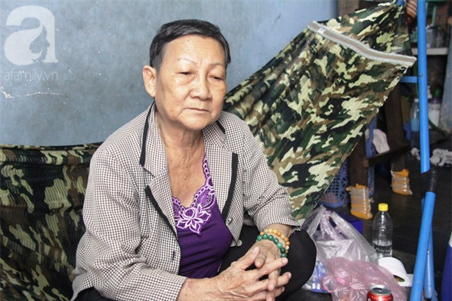 Cảm thương cảnh bà lão bệnh tật, lượm ve chai nuôi cháu mồ côi - Ảnh 2.