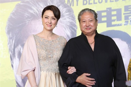 Cô vợ lai đẹp xuất sắc của ngôi sao võ thuật "ục ịch" nhất - 7