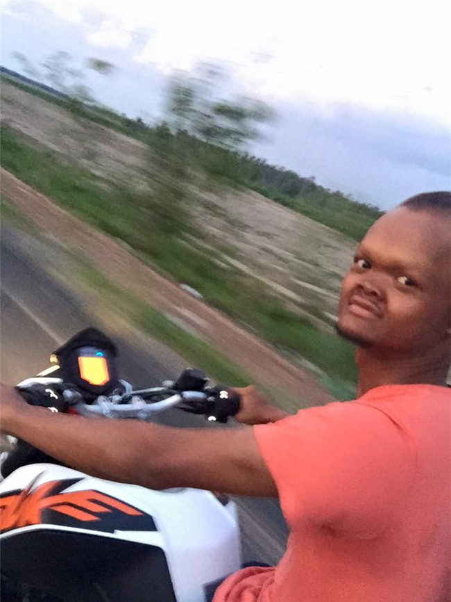 bi che cuoi vi qua xau, ai cung bat ngo khi chang trai khoe nguoi yeu xinh nhu hoa hau - 1