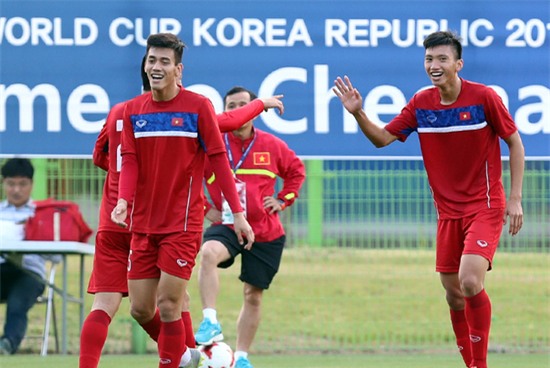 Quang Hai cung U20 Viet Nam thi dau het minh tai World Cup hinh anh