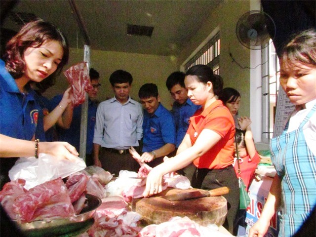 trong 1 buỏi sáng, quày thịt lọn sạch bán hét veo 100 con hinh anh 2