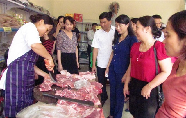 trong 1 buỏi sáng, quày thịt lọn sạch bán hét veo 100 con hinh anh 3
