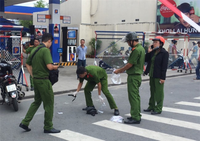 Hai thanh nien huyet chien giua duong pho Sai Gon hinh anh 1