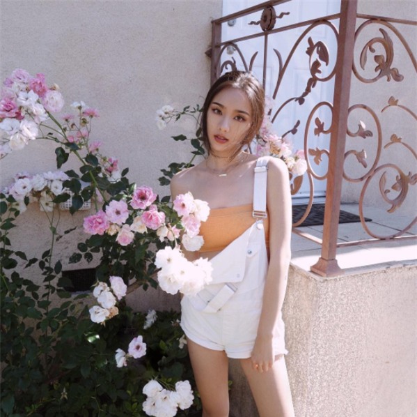 Cô bạn Trung Quốc mặt xinh, dáng lại đẹp - bảo sao chẳng lắm người mê! - Ảnh 1.