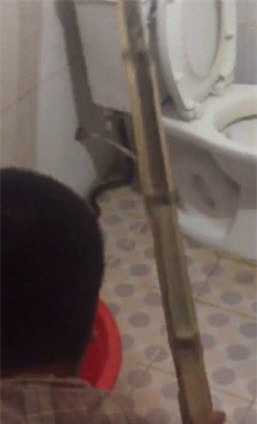 bi hai nam sinh thoat chet trong phong tro nho o ban - 1