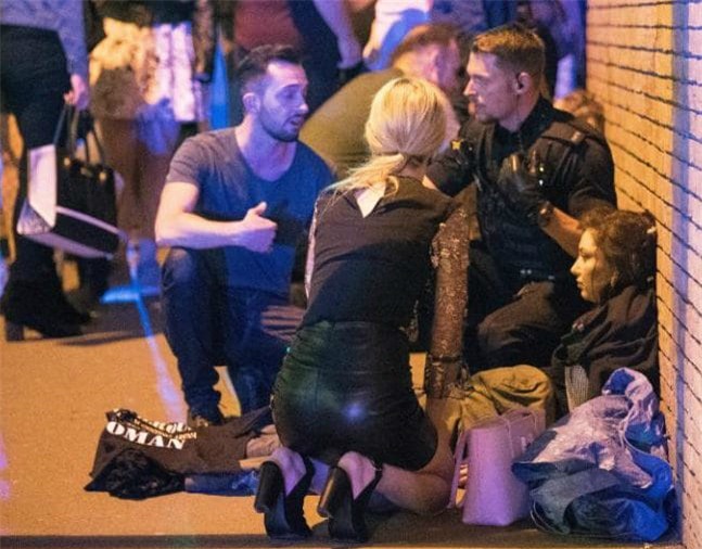 Nhan chung vu no o Manchester: Canh chet choc o khap noi hinh anh 1