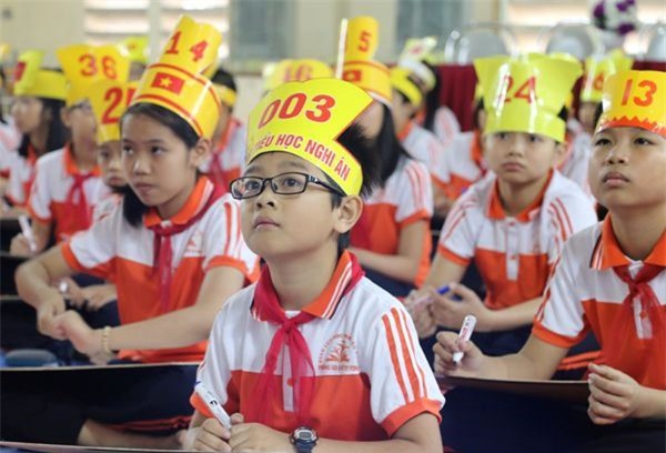 Hoc sinh lop 5 'khoc nhu mua' vi de Toan qua kho hinh anh 2