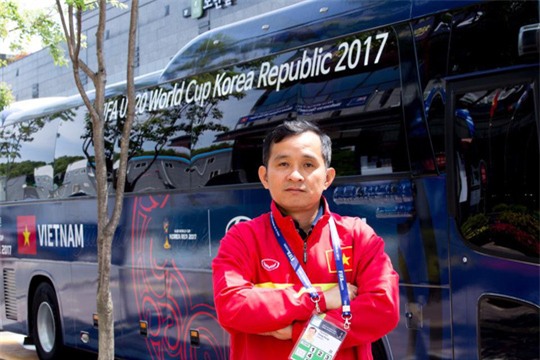 Bác sĩ U20 Việt Nam ngạc nhiên vì những cậu nhóc mê games - Ảnh 3.