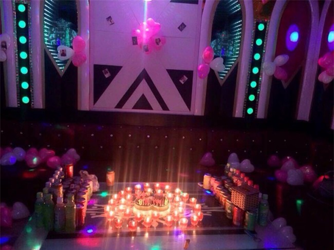 Anh chồng “chiều vợ nhất quả đất” kể chuyện tặng vàng và hoa tiền mặt cho bà xã - Ảnh 5.