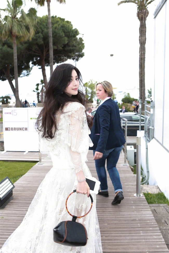 Đẳng cấp nhan sắc của Phạm Băng Băng tại Cannes: Chẳng cần lồng lộn vẫn đẹp hết nấc! - Ảnh 2.