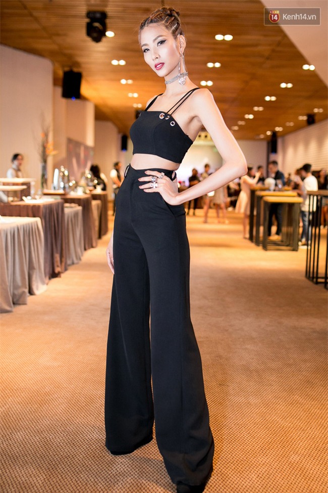 The Face 2017: HLV Thái Lan đến sớm, chờ gần 2 tiếng thì 3 HLV Việt Nam mới đến và bắt đầu họp báo - Ảnh 12.