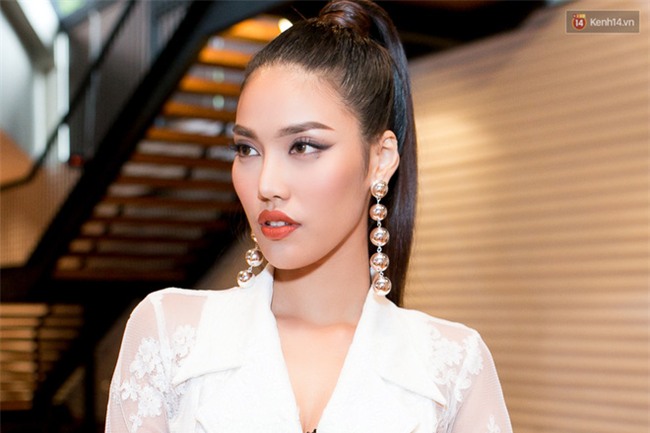 The Face 2017: HLV Thái Lan đến sớm, chờ gần 2 tiếng thì 3 HLV Việt Nam mới đến và bắt đầu họp báo - Ảnh 7.