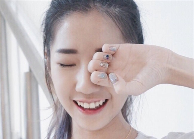 Nu nhan vien phuc vu bat ngo noi tieng vi xinh nhu hot girl hinh anh 5