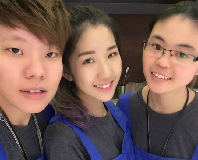 Nu nhan vien phuc vu bat ngo noi tieng vi xinh nhu hot girl hinh anh 8