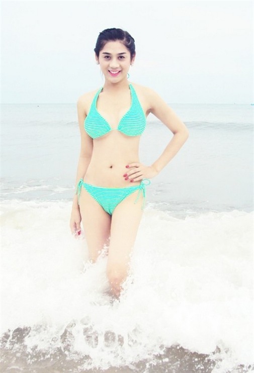 Nam ca sĩ “thoát xác” hoàn toàn khi rũ bỏ nét nam tính trên cơ thể, thay vào đó là một thân hình chuẩn với các đường cong cơ thể ở độ tuổi 40.