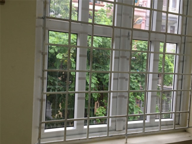 Khien trach 2 co giao lien quan vu tre mam non roi tu tang 2 xuong dat hinh anh 1