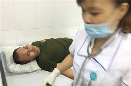 Côn đồ lại đánh người nhập viện tại chung cư Linh Đàm ảnh 1