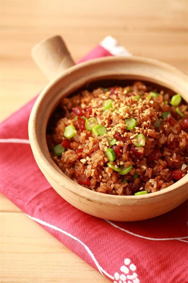 Cơm chiên lạp xưởng đơn giản ngon miệng cho bữa sáng - Ảnh 6.