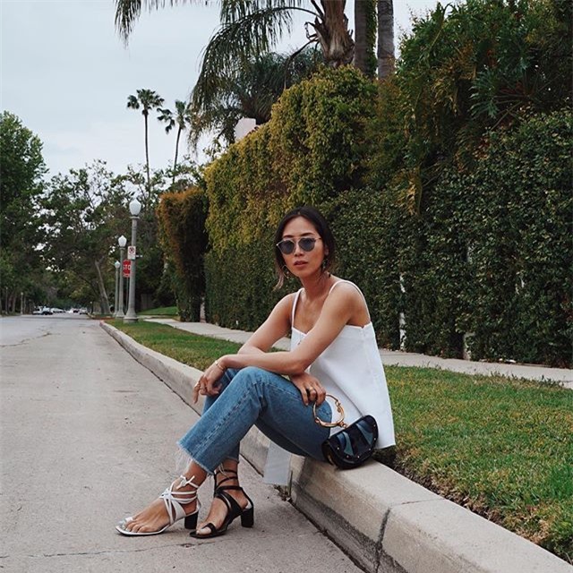 Thật khó tin nhưng năm nay, phải đi giày cọc cạch mới đúng mốt! - Ảnh 1.