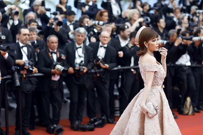 cannes 2017 ngay cuoi: thanh giay cao got ly nha ky "quay" dieu nghe tren tham do - 7