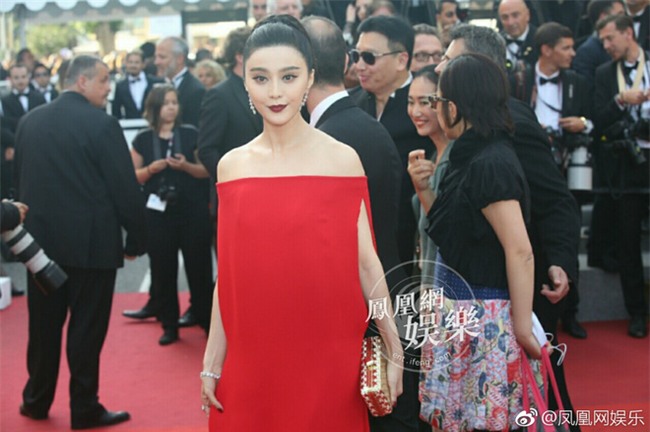 Phạm Băng Băng khiến fan hết hồn vì thời trang xuống dốc không phanh tại Cannes 2017 - Ảnh 4.