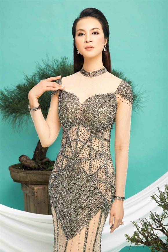 Mc thanh mai,diễn viên thanh mai,thanh mai khoe thân hình đồng hồ cát